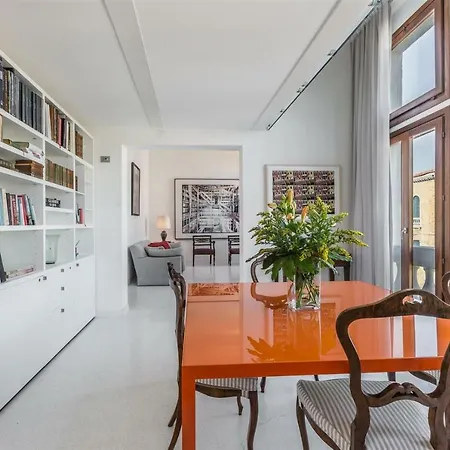 Apartment Ca' Degli Armeni Canal View