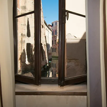 Ca' Lavezzera Guest house 2*