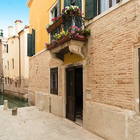 Ca' Lavezzera Guest house Venice