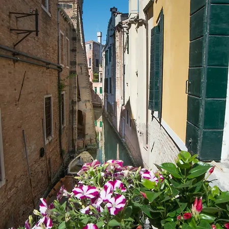 Ca' Lavezzera Guest house Venice