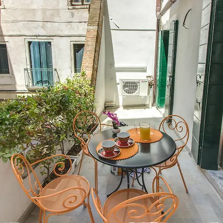 Ve.n.i.ce. Cera Casa Del Giglio Apartment