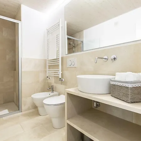 Apartament Elegant Fornasa Vecia, Canal View With A Beautiful Garden R&r Wenecja