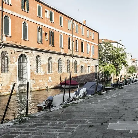 Elegant Fornasa Vecia, Canal View With A Beautiful Garden R&r Apartament *