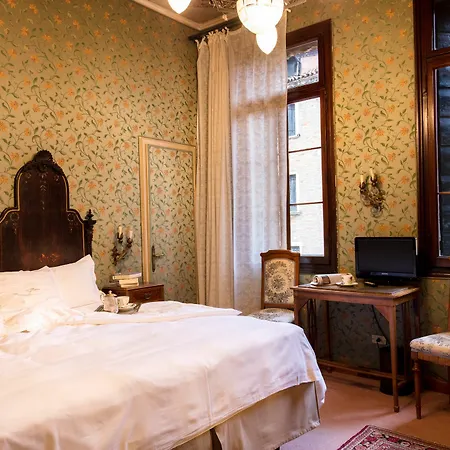 Hotel Flora
