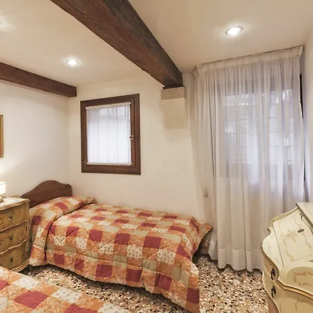 Palazzetto San Lio, Rialto * Venice
