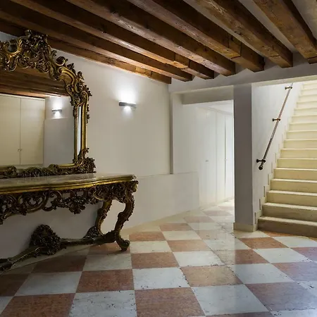 Luxury And Romantic Secret Escape In Venice!