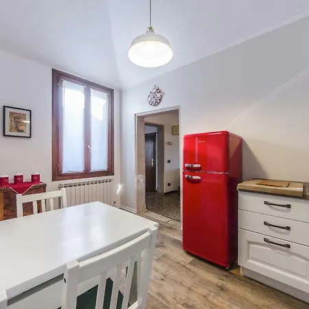 Maurizio House - Near The Train Station * Venice