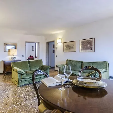 Maurizio House - Near The Train Station *