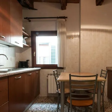 Ca'giustinian Apartment *