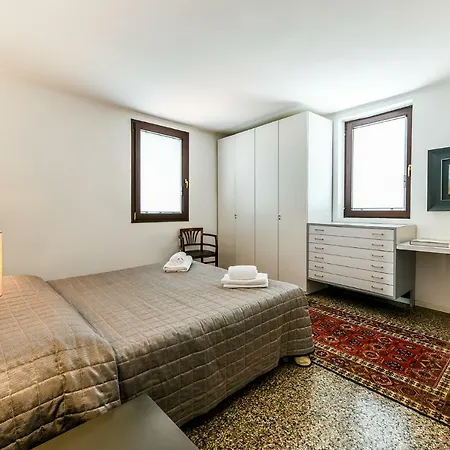 Glass Apartment Venice