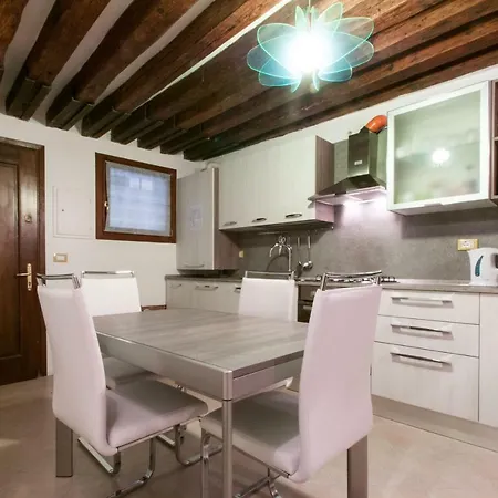 Ca'giustinian Apartment *