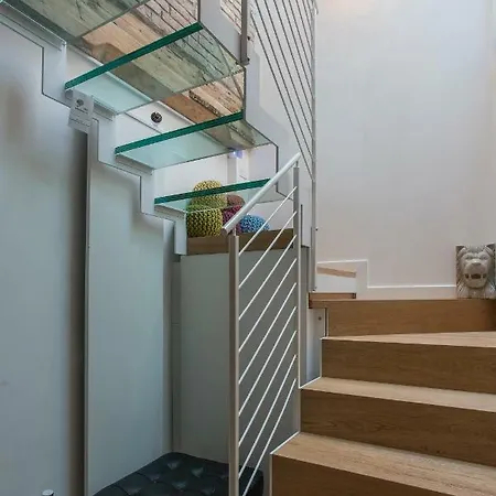 Apartment Biennale Art 1886