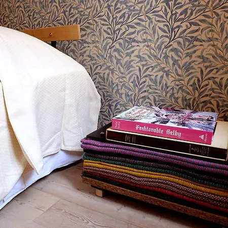 Al Piano - Away From Appartement *