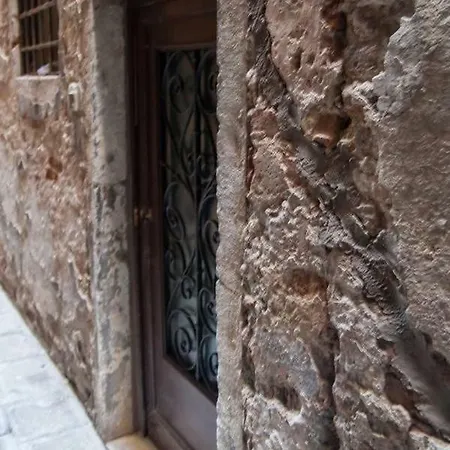 A Couple Of Steps From Rialto Venice