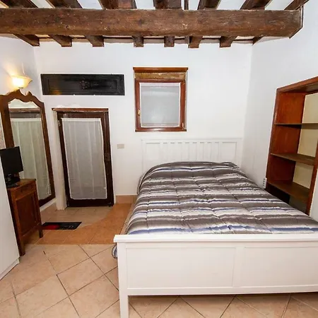 A Couple Of Steps From Rialto Apartment *