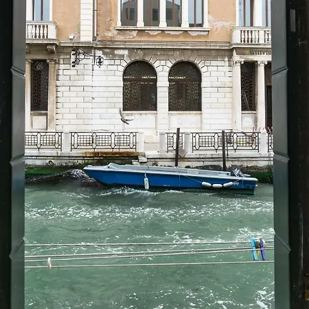 Apartment La Gondola - Beautiful Canal View *