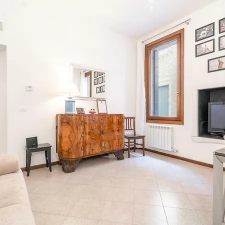 Casa Delle Botteghe Apartment *