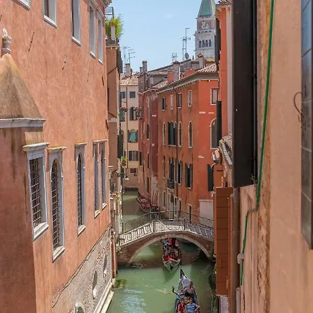 Canal View San Marco Luxury Guest house