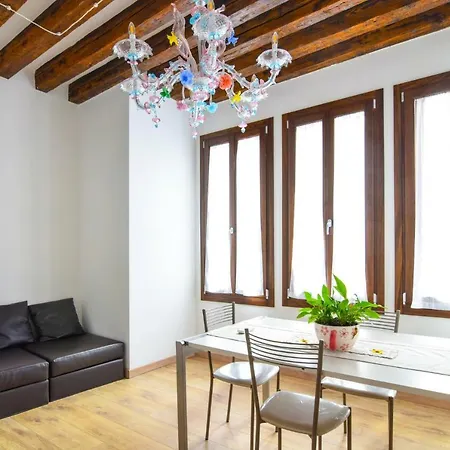 Rialto 707 Bed & Breakfast 2*