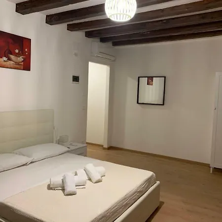 Gio'S Place S.Marco Guest house