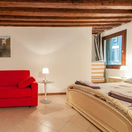 Ca'giustinian Apartment *