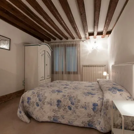 Ca'giustinian Apartment *