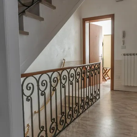 Ca' San Trovaso - 6 2* Венеция