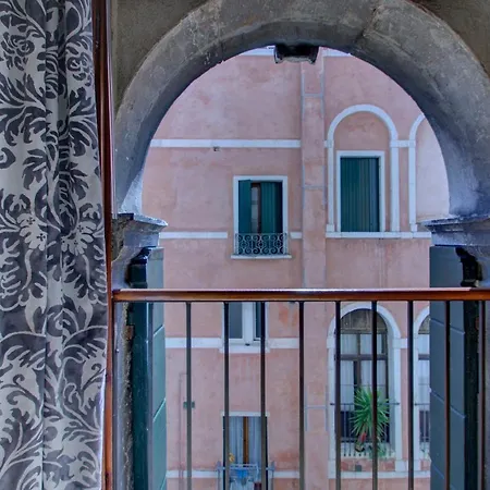 Marco Canal-views Apartment *