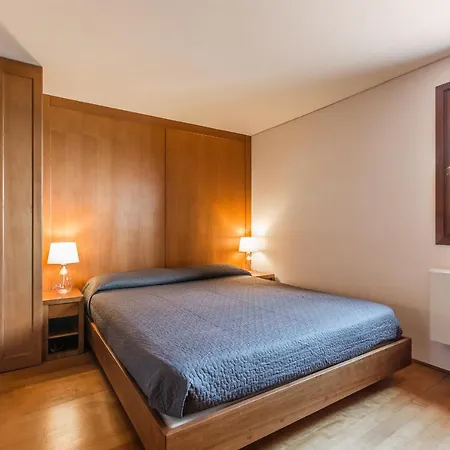Ca' Del Santo Canal View And Terrace Apartment Venice