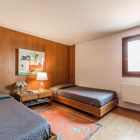 Ca' Del Santo Canal View And Terrace Apartment *