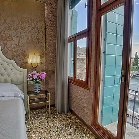 Otel Santa Chiara 4*