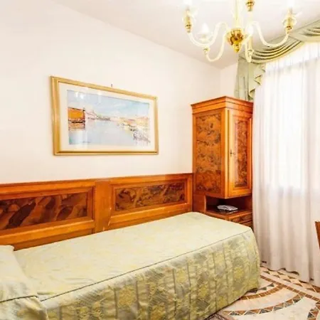 Antica Casa Carettoni Hotel Venecia