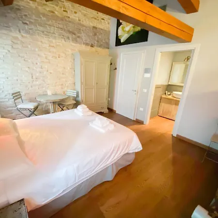 Rosso Charm Bed & Breakfast Venice