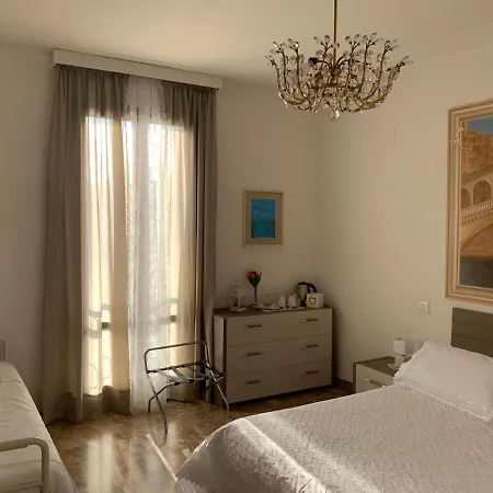 My Friends Canal View Bed & Breakfast Venezia
