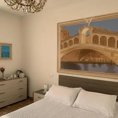 My Friends Canal View Bed & Breakfast