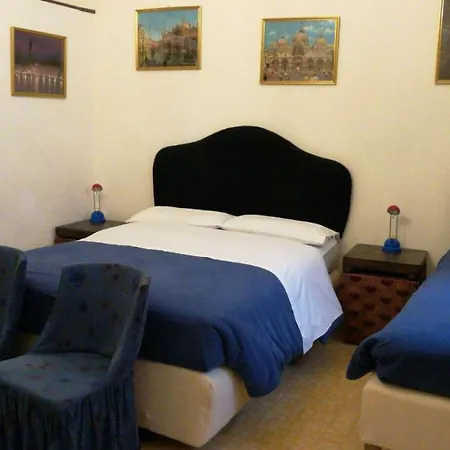 Alloggi Scala Del Bovolo 3* Венеция