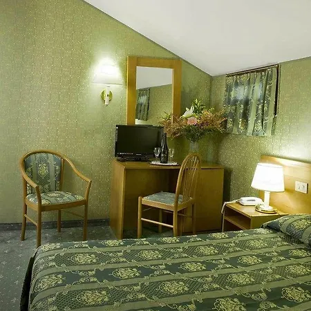 Hotell Spagna 3*