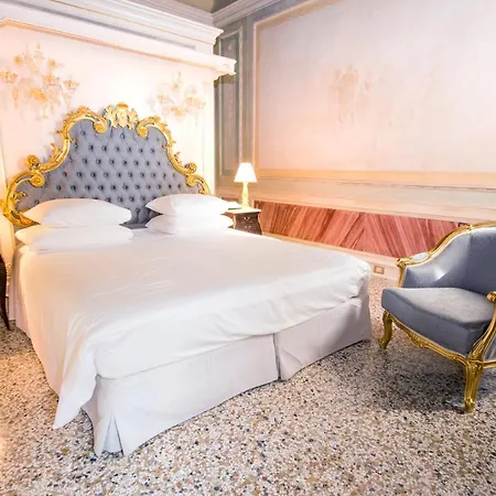 Ca' Bonfadini Historic Experience Hotel