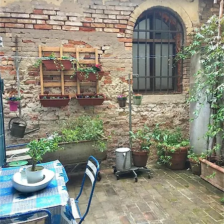 Il Buco Della Suora * ונציה