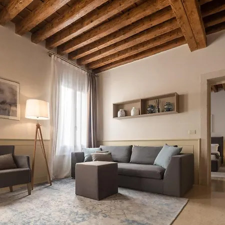 Apartment Lion Palace - San Marco R&r Venice