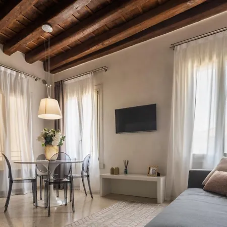 Lion Palace - San Marco R&r Apartment