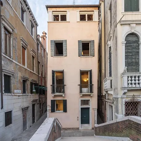 Lion Palace - San Marco R&r Apartment