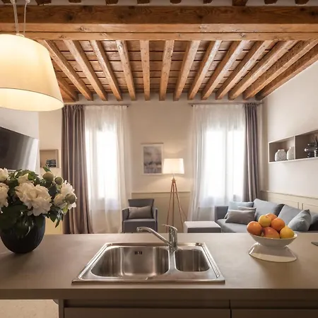 Apartment Lion Palace - San Marco R&r