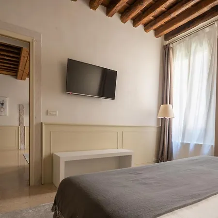Apartment Lion Palace - San Marco R&r Venice