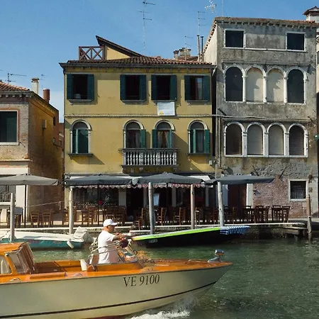Сasa de vacaciones Palazzo Veneziano Direct At The Canal With Roof Terrace Venecia