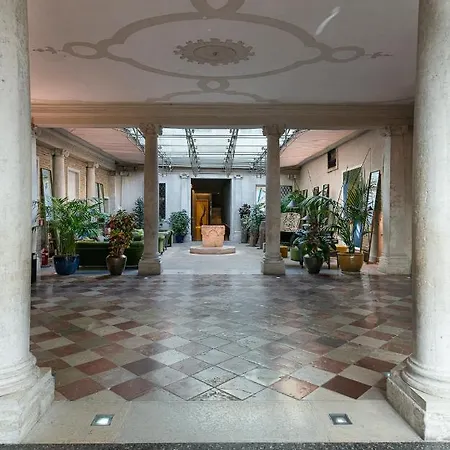 Monaco & Grand Canal Hotel