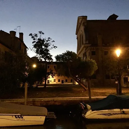 Il Buco Della Suora * ונציה