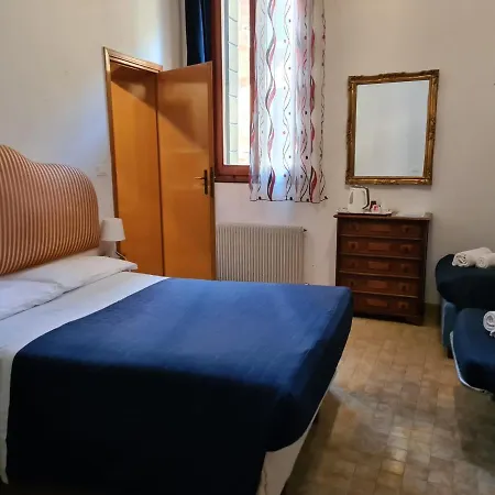 Alloggi Scala Del Bovolo Гостевой дом Венеция