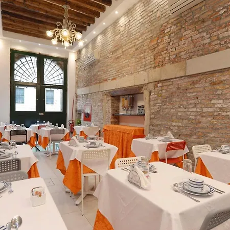 Hotel Al Mascaron Ridente 3*