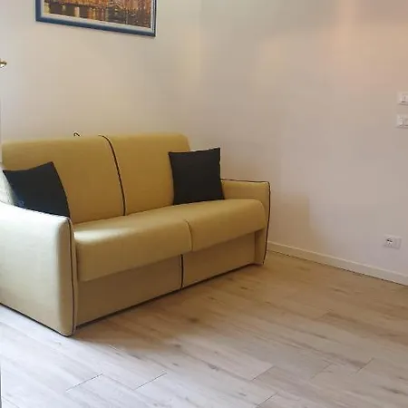 Snc1018 Modern Boutique Apartment